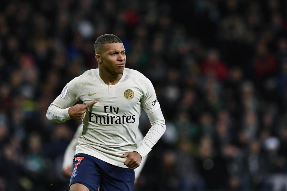 TA：拜仁一月有合适报价允许博伊离队 俱乐部将续约基亚拉